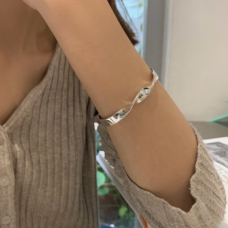 Factory Customized Irregular Pattern Spiral Bracelet Permanent Zircon Stainless Steel Bangles for Women Jewelry